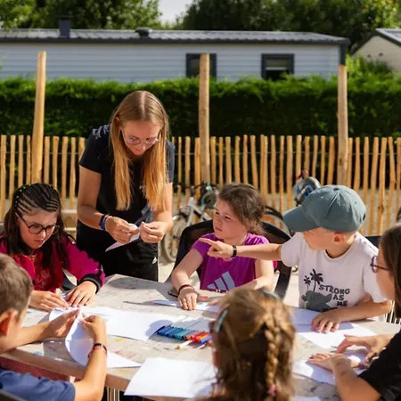 Kamp alanı Mobil-home Pour 6 Pers. - Api-1-52-2563 *